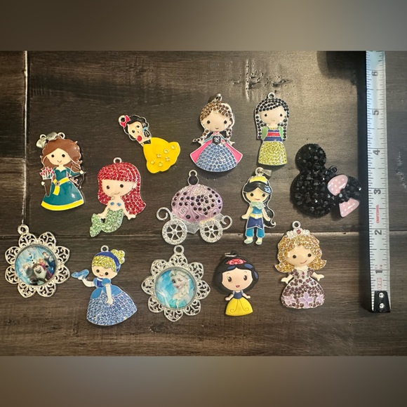 NEW- 13 piece assorted Disney Princess charms. - Picture 1 of 1